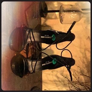 Kenneth Cole elegant strap open toe shoe